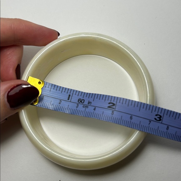 Vintage Cream Bangle Bracelet - Picture 4 of 6